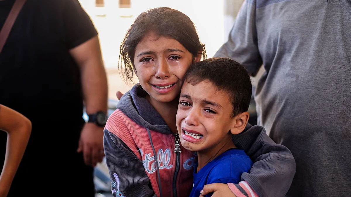 Children cry after Israeli air raids in Khan Yunis, Gaza (photo: Getty Images)