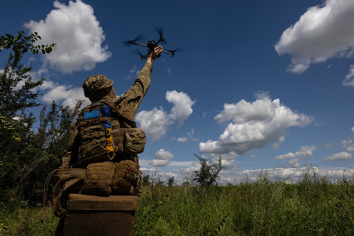 A Ukrainian drone operator lands his drone after a surveillance flight in July near Bakhmut in the Donetsk Region of Ukraine (photo: Getty Images)