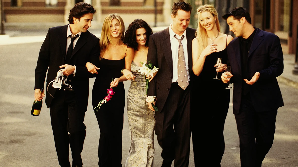 The cast of Friends with Matthew Perry (third from right) as Chandler Bing, during the show's heyday (photo: Getty Images)