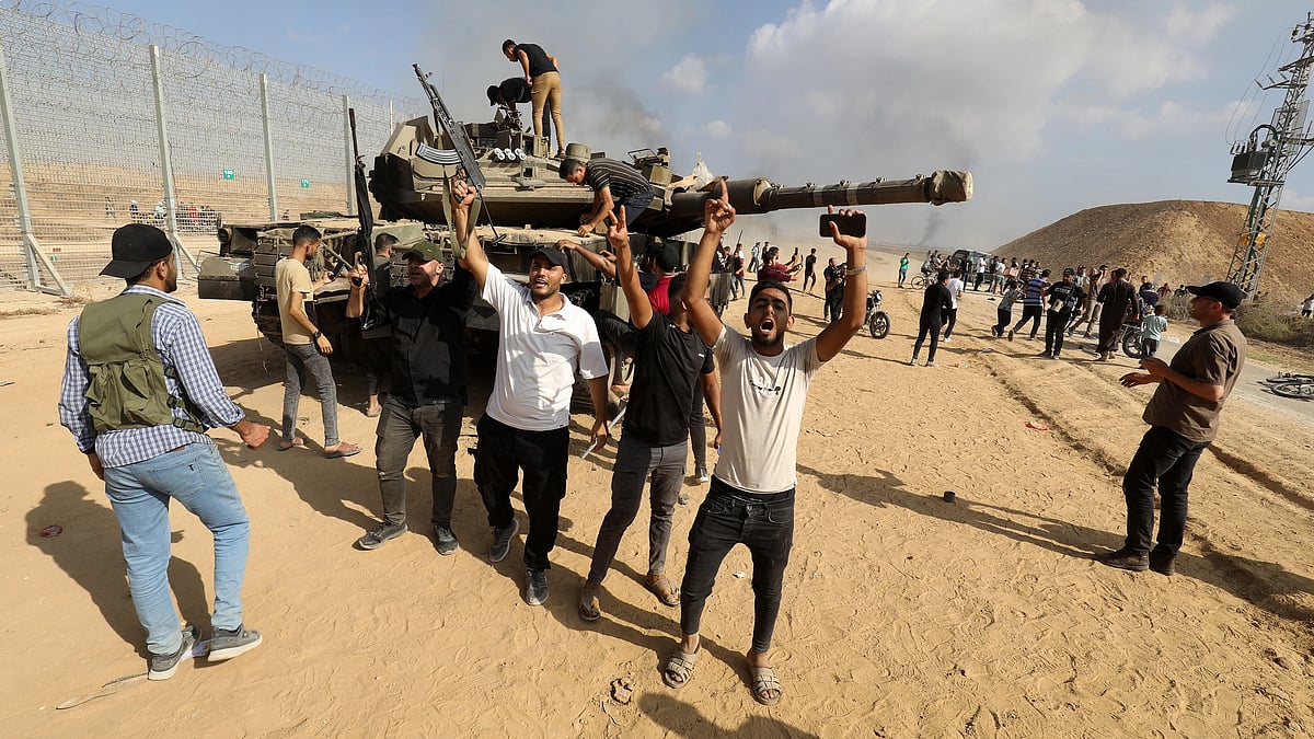 Al-Qassam Brigades, the armed wing of Palestinian militant group Hamas near the Israel-Gaza border (photo: Getty Images)