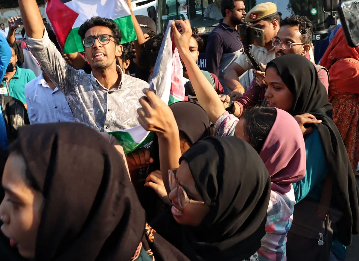 Protesters voiced opposition to the continuing Israel -Palestine conflict.
(photo: Vipin/National Herald)