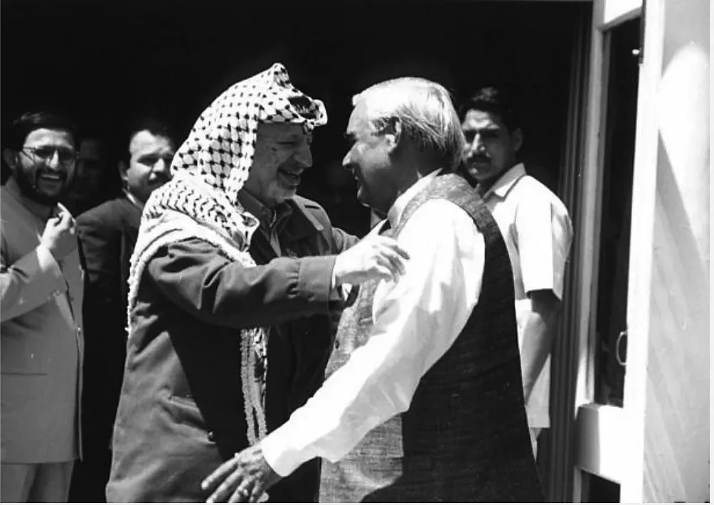 Former Indian prime minister Atal Bihari Vajpayee with Palestinian leader Yasser Arafat.