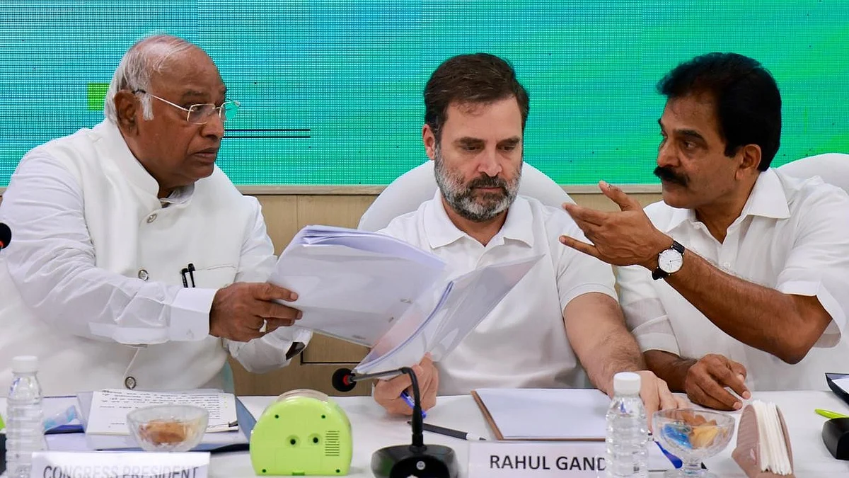 Mallikarjun Kharge (left) criticised PM Modi's policies for widening wealth gaps, endangering constitutional values and federal structures, and stoking social tension (photo: AICC)