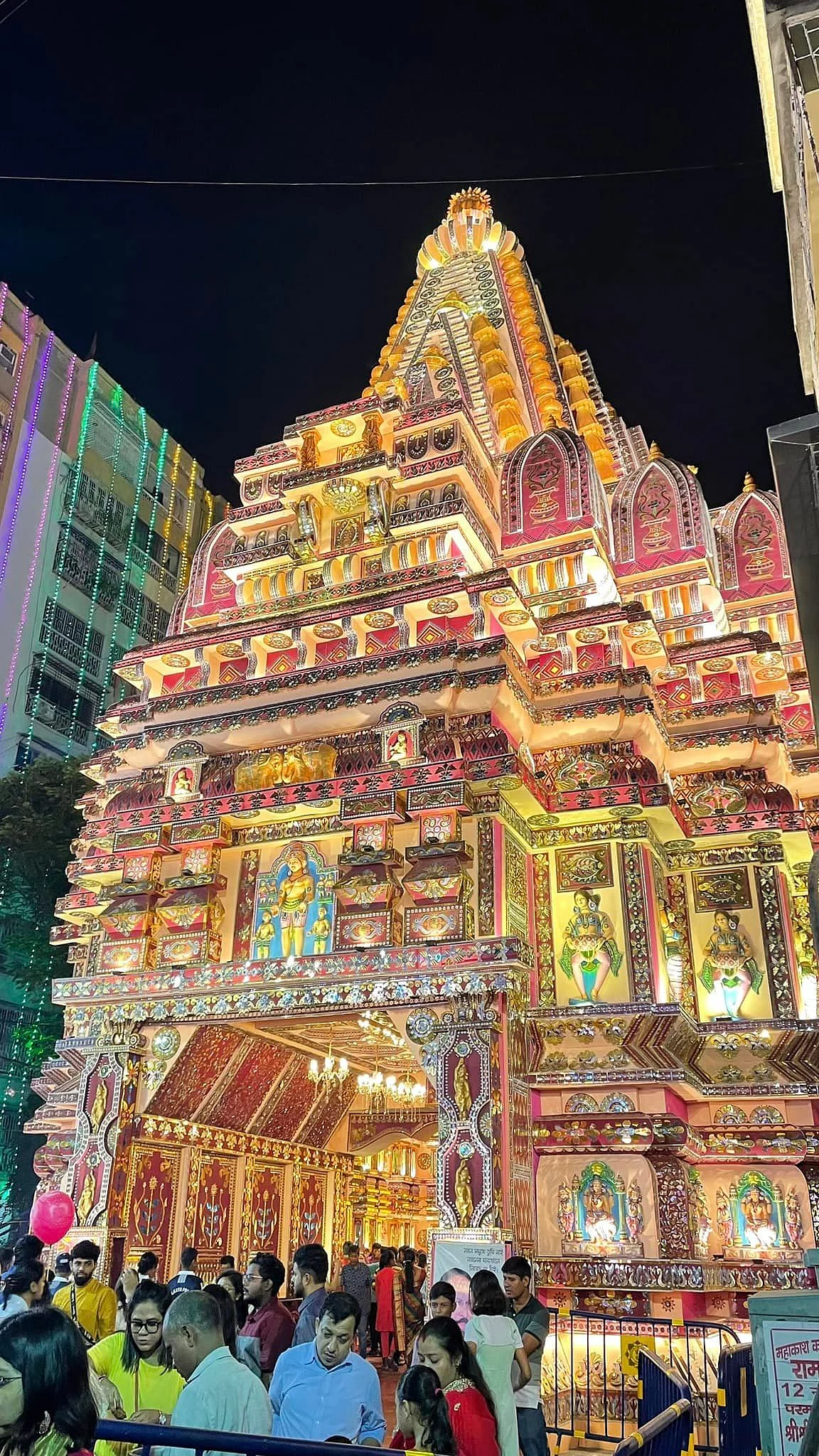 The Ekdalia Evergreen pandal this year, gigantic as always (photo: Ekdalia Evergreen Official/ Facebook)
