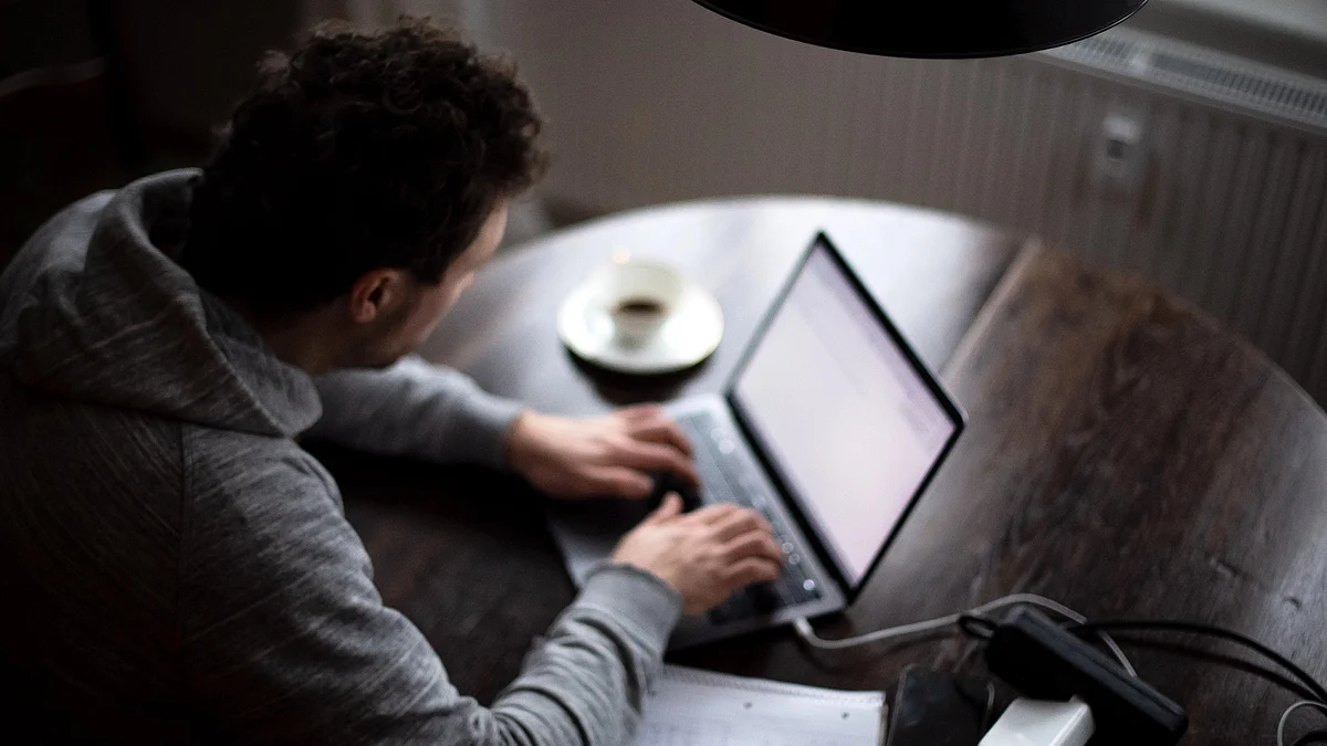 Brief work breaks can reduce death risk from prolonged sitting, says study (Photo: Sina Schuldt/picture alliance via Getty Images)