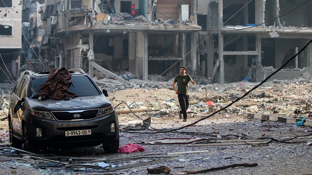 Palestinians inspect damage to their homes caused by Israeli airstrikes in the Karama area of northern Gaza Strip (photo: Getty Images)