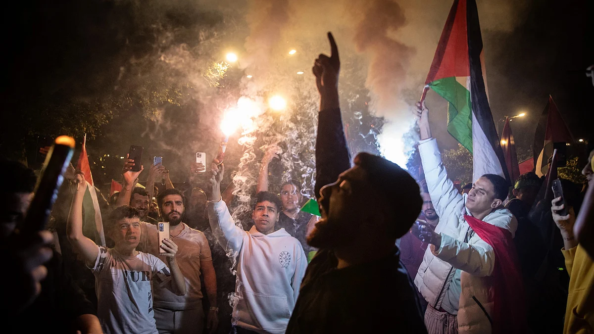 People gather at Fatih Mosque in Istanbul, Turkey in support of the recent attacks on Israel by the Palestinian militant group Hamas on 7 October (photo: Burak Kara/Getty Images)