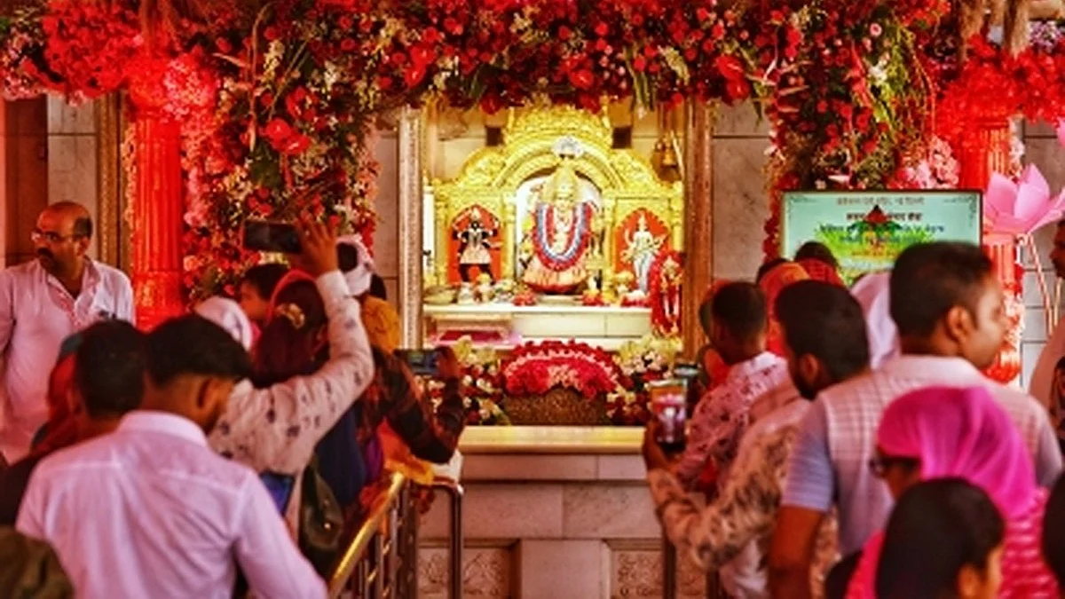 Representative image of people visiting a temple (photo: IANS)