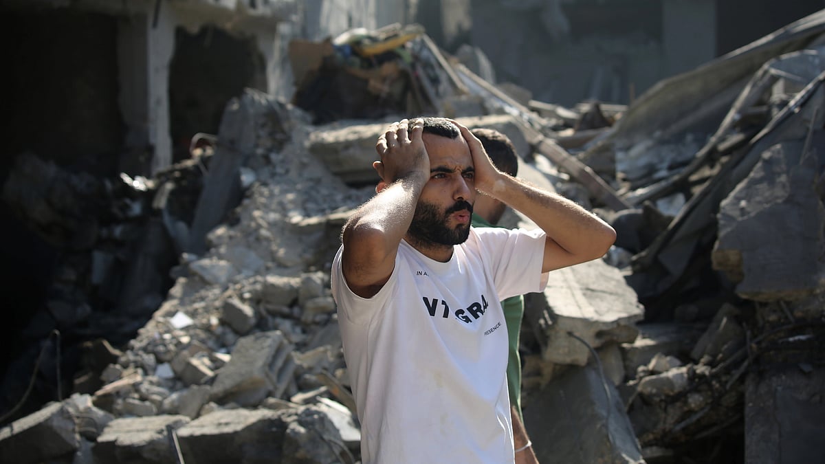 Palestinian citizens inspect damage to their homes caused by Israeli airstrikes in Gaza (photo: Getty Images)