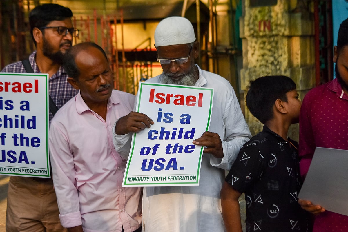 An islamic organisation member holds a placard with a message — Israel is a child of the USA — during a protest in Kolkata on 12 October (photo: Getty Images)