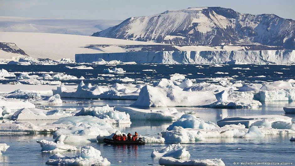 Antarctica: Ice shelves shrinking 'with no sign of recovery'