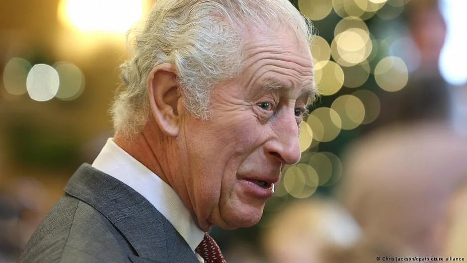King Charles followed in his son William's footsteps by speaking to the Big Issue magazine on the occasion of his birthday. (photo: DW)