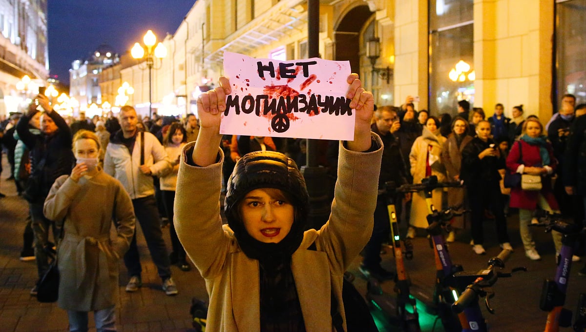 File photo of a protestor in Moscow during rallies against President Vladimir Putin's mobilisation of military reservists for the war against Ukraine (photo: Getty Images)