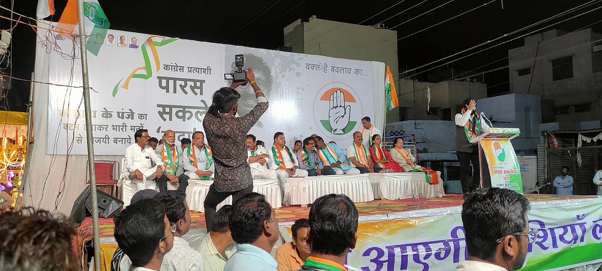Congress candidate Paras Saklecha addresses a public gathering (photo: Kashif Kakvi/ National Herald)