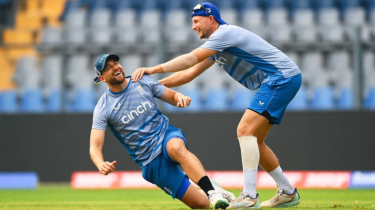 Dawid Malan (left) and Joe Root of England at a net session in Mumbai (photo: Getty Images)