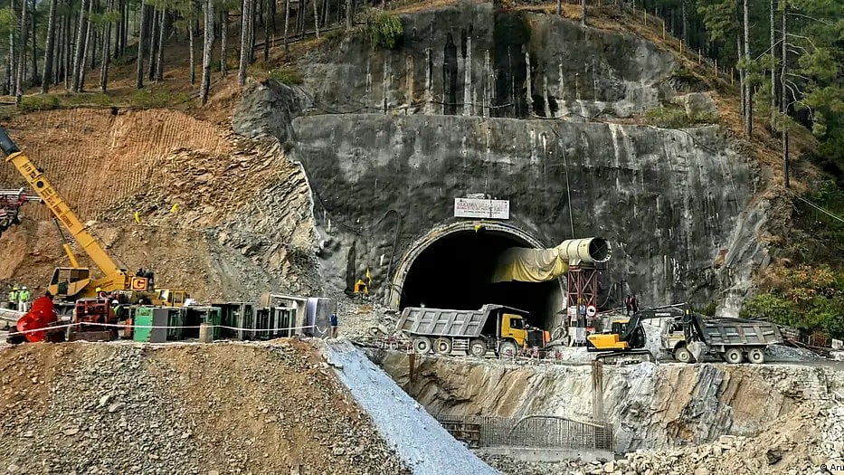 The drilling machine, known as an auger, broke after hitting metal (Photo: DW)