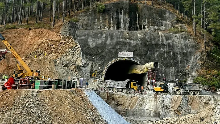 The drilling machine, known as an auger, broke after hitting metal (Photo: DW)