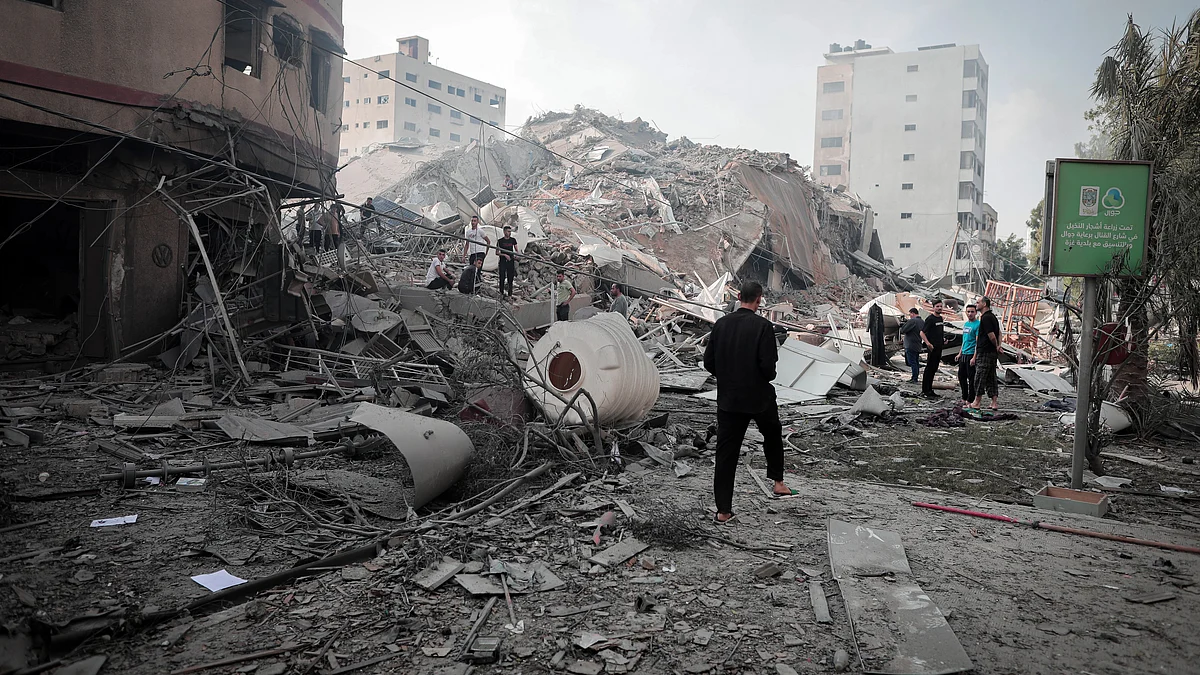 Palestinians inspect the ruins of Watan Tower destroyed in Israeli airstrikes in Gaza city (Photo: Getty Images)