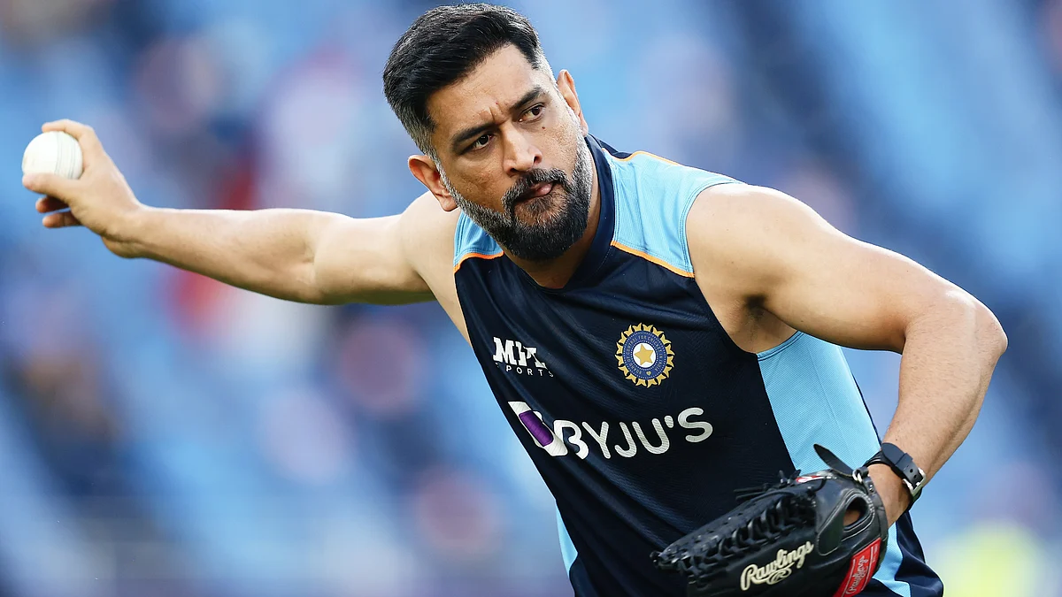 File photo of MS Dhoni the mentor, at a training session for India at the ICC T20 World Cup in Dubai, 2021 (photo: Getty Images)