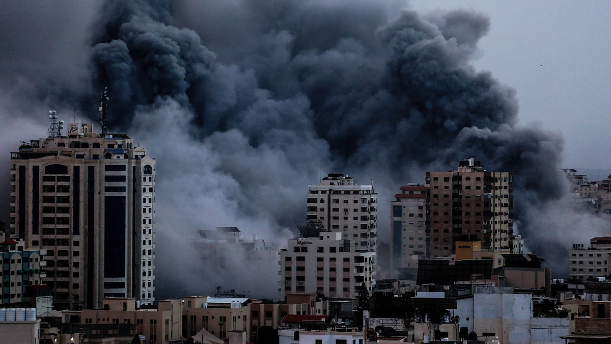 Qatar announces brokering a four-day humanitarian pause between Israel and Hamas. (photo: Getty Images)