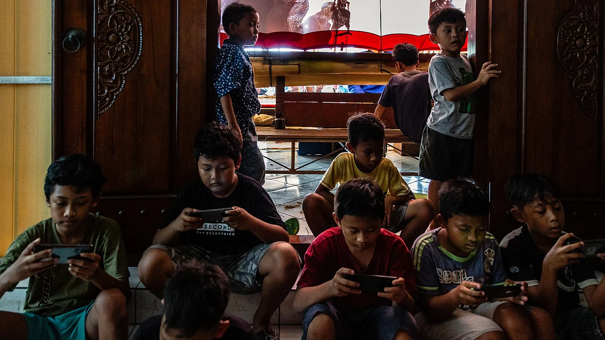 Screen time impacts brain development in children, altering the pre-frontal cortex and parietal, temporal, and occipital lobes (photo: Getty Images)