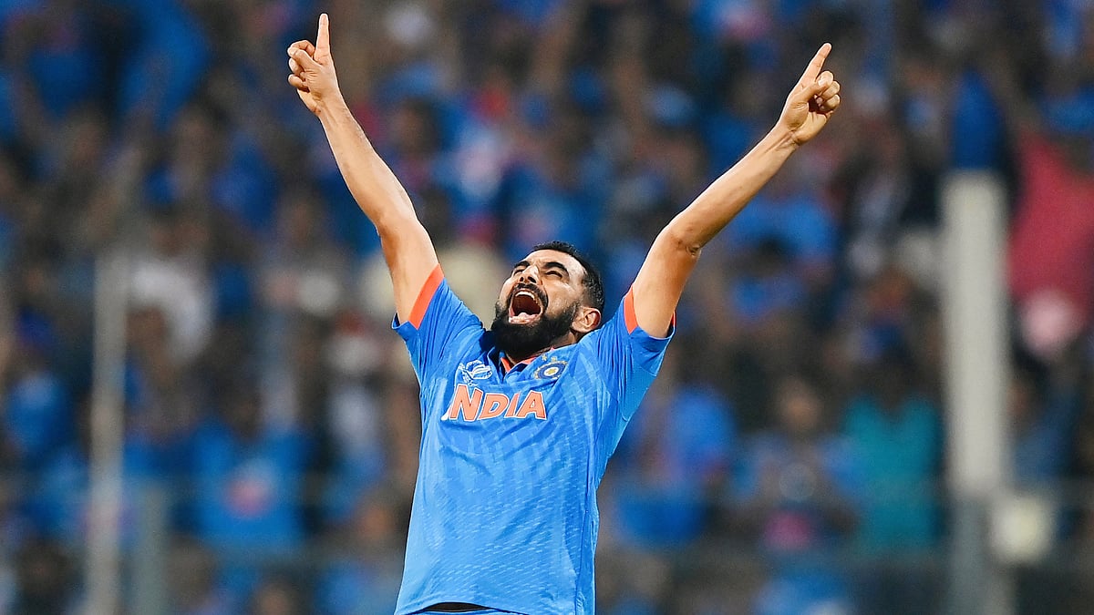 Mhammed Shami celebrates after dismissing Daryl Mitchell of New Zealand at Wankhede Stadium on Wednesday (photo: Getty Images)