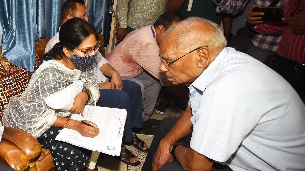 File photo of the caste survey being conducted in Bihar in April 2023 (photo: Getty Images)
