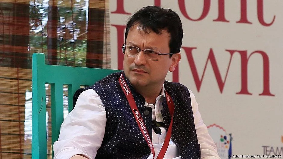 Indian curator, critic and poet Ranjit Hoskote shared an open letter before stepping down from the 6-member selection committee of Documenta 16, over antisemitism claims (photo: DW)