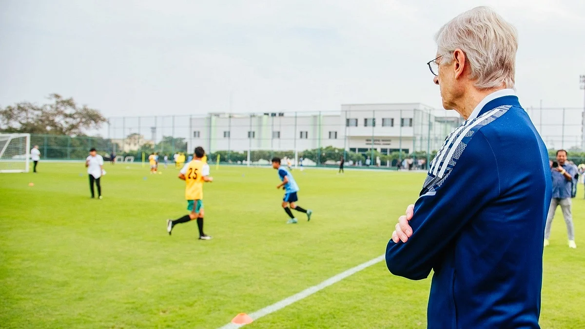 Under expert eyes: Arsene Wenger watches trainees go through their paces (photo: AIFF)