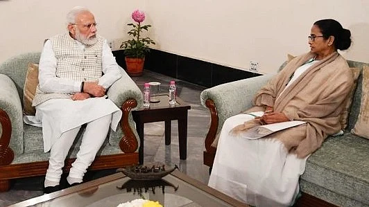 PM Narendra Modi with West Bengal CM Mamata Banerjee (file photo)