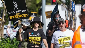 Hollywood actors reach deal with studios to end strike