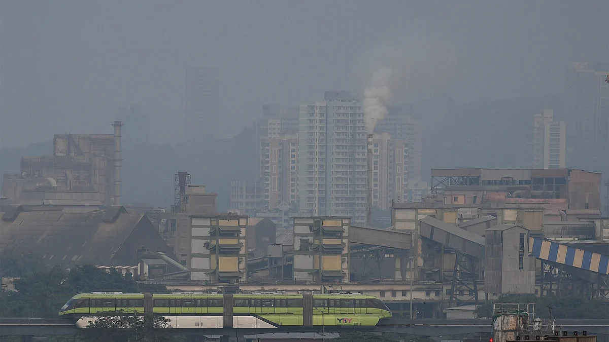 Representative picture of smoke and polluted air in Mumbai city (Photo: National Herald Archives)