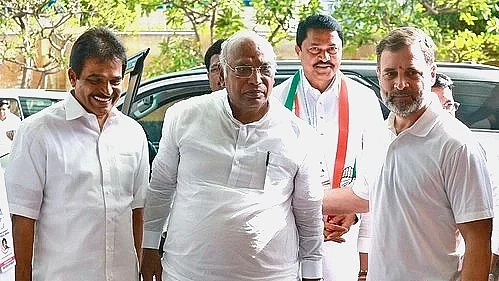 Congress president Mallikarjun Kharge and Congress leader Rahul Gandhi (photo: IANS)