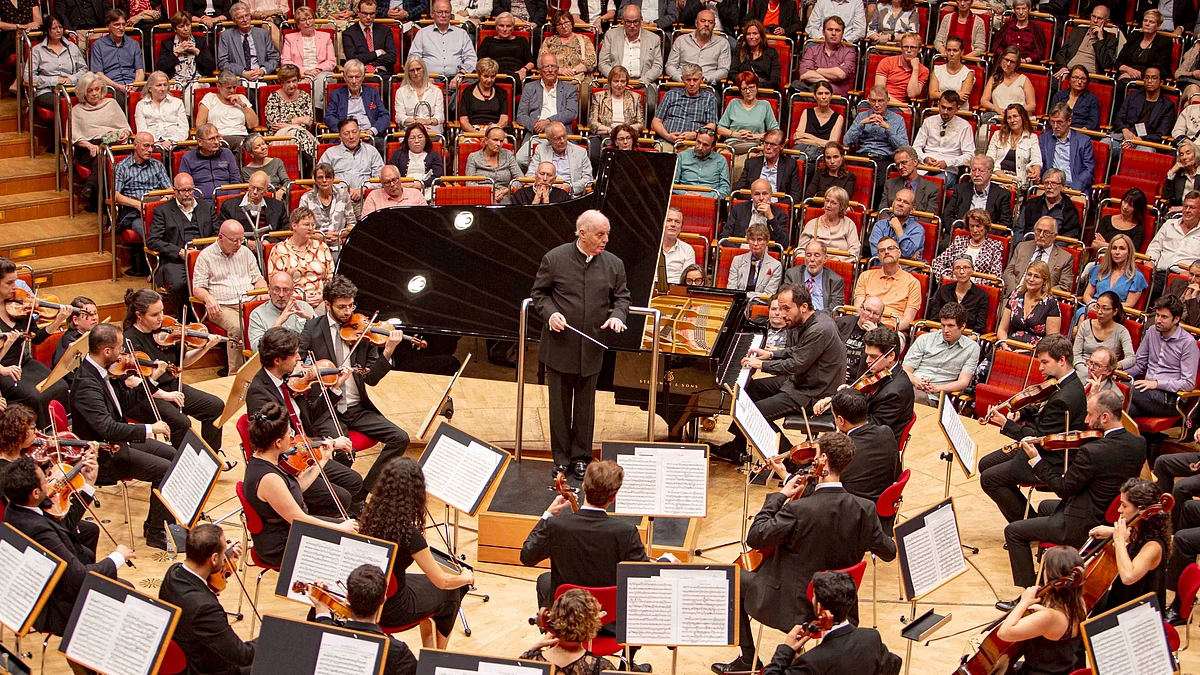 Daniel Barenboim, one of the joint recipients of the Indira Gandhi Prize for Peace, Disarmament and Development 2023, leads musicians at the Barenboim–Said Akademie, Berlin (photo courtesy @Barenboim_Said/X)
