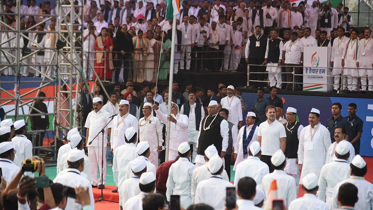 Flag hoisting by senior Congress leaders at the Umrer rally grounds, near Nagpur, on the party's 139th Foundation Day on 28 December 2023. The Gandhi topis were prominent this day (photo: Sunny Shende) 