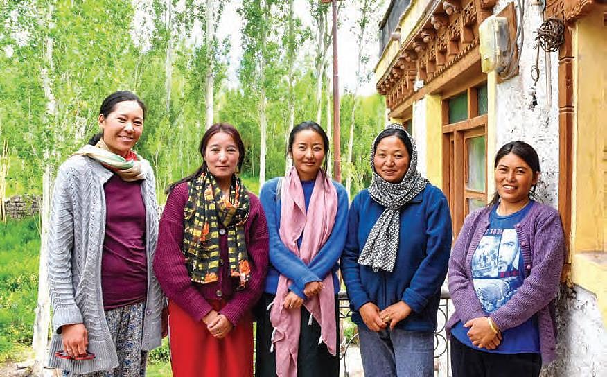 (L–R) Stanzin Ladol, Kunzang
Angmo, Rinchen Dolma, Tsering
Spaldon and Thinles Angmo.