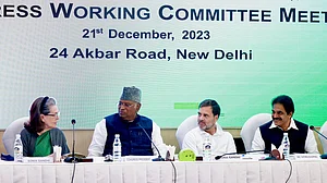 Five-member National Alliance Committee to facilitate seat sharing: Kharge at CWC meet