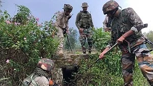 India sends back 184 Myanmar soldiers who fled to Mizoram