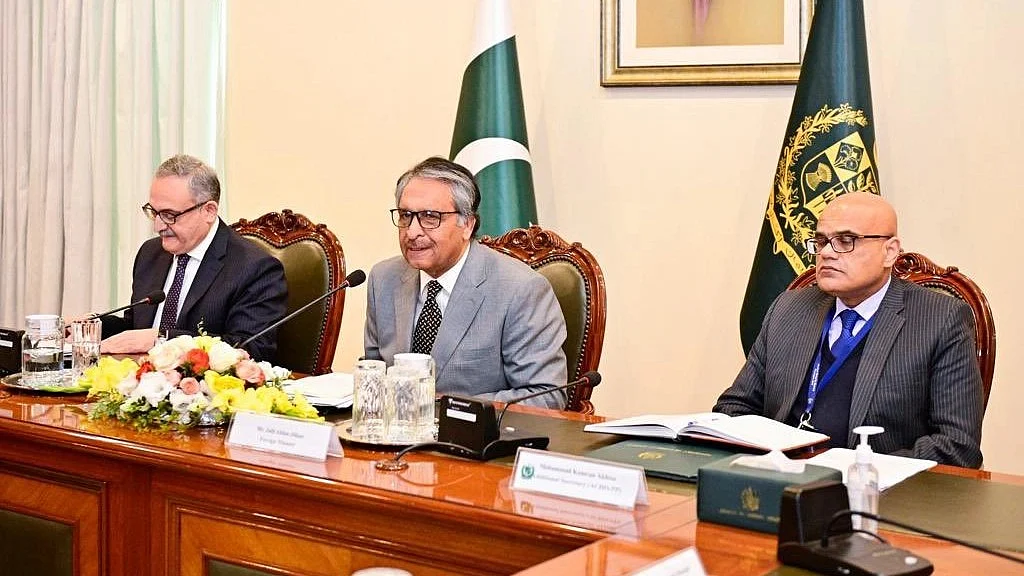 "No country in the region should tread this perilous path," said Pakistan's foreign minister Jalil Abbas Jilani (pictured middle) in in a telephonic conversation with his Iranian counterpart (photo: @JalilJilani/X)