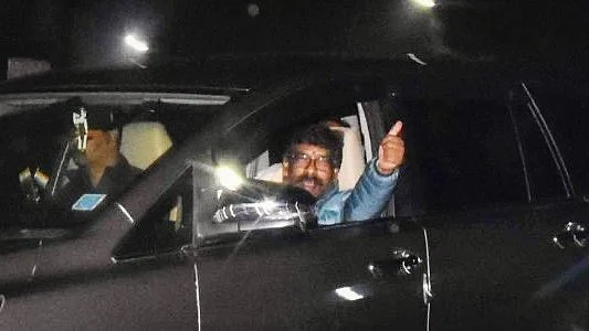 Hemant Soren during his arrest (photo: @mrs_roh08/X)