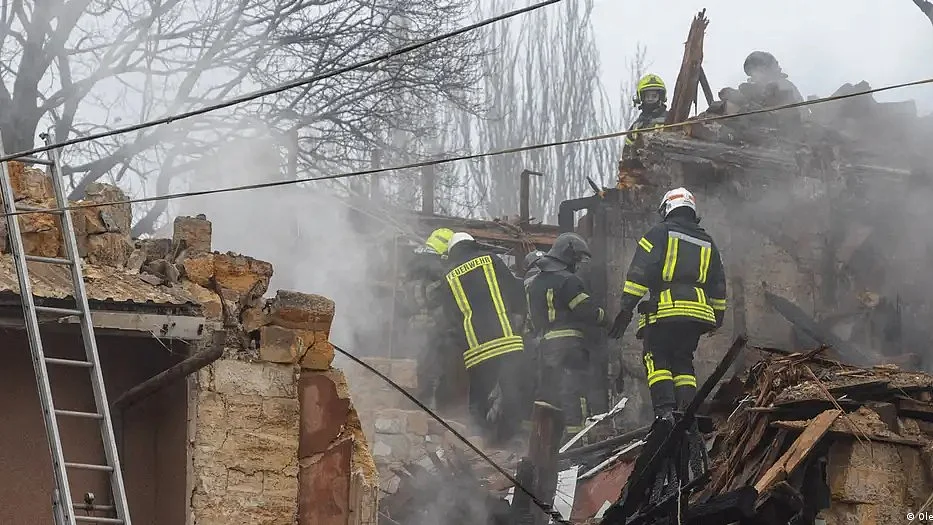 Ukrainian officials said Russia's air attack on Odesa in the south killed at least one person (photo: DW)