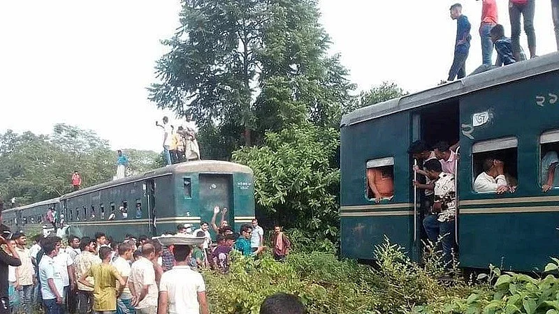 India faces a challenge as Bangladesh goes to poll on 7 January