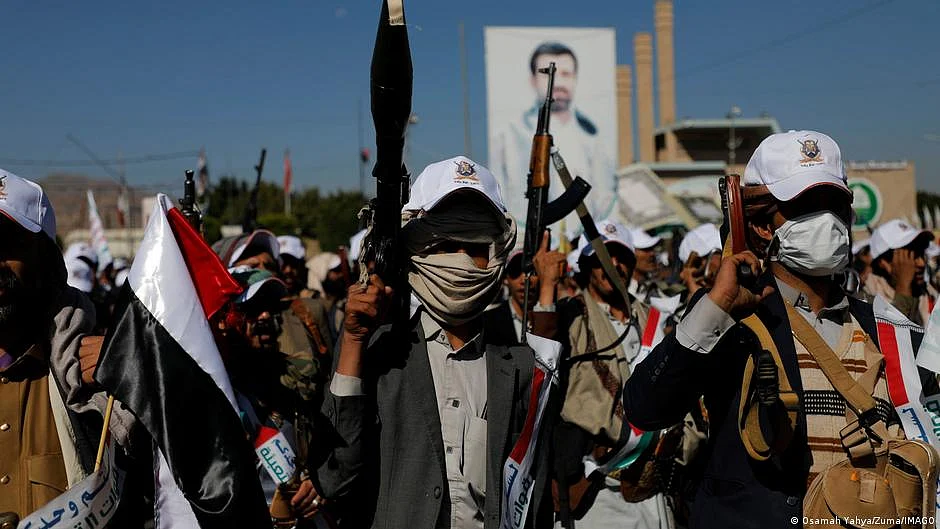 The US and UK said they launched attacks at Houthi targets to ensure freedom of navigation in the Red Sea. (photo: DW)