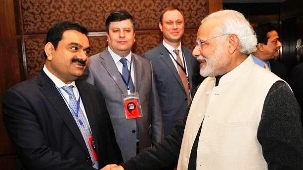 A warm handshake between cronies? (photo: National Herald archives)