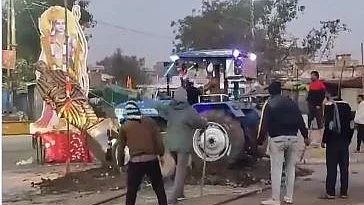 Patel's statue was pulled down in Makdone tehsil of MP's Ujjain