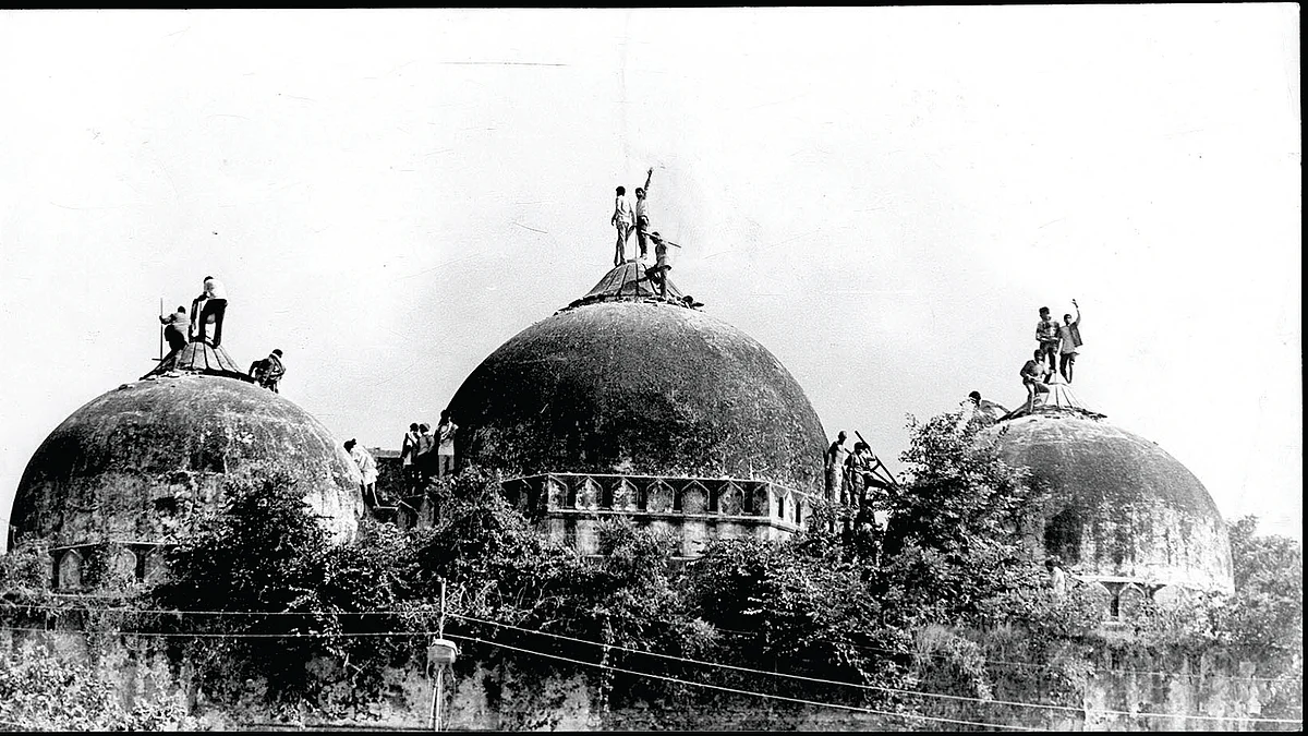 Kar sevaks atop the domes of Babri Masjid on 6 December 1992
