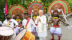 Roadside sit-in fetches Kerala governor Arif Mohammad Khan CRPF Z-plus security