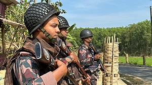 India advises citizens in Bangladesh to minimize movement amid violent protests