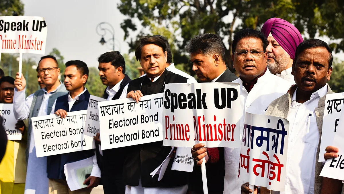 File photo of Congress MPs protesting the issue of electoral bonds in New Delhi in 2019 (photo: National Herald archives)