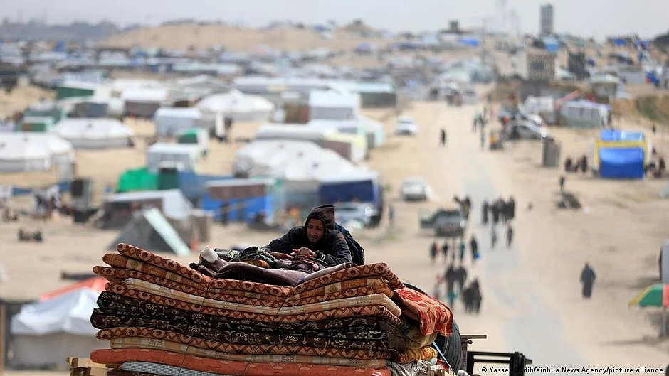 More than 1 million Palestinians are trapped in Rafah as the IDF prepares an operation. (photo: DW)